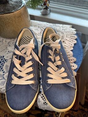 Taos Footwear Navy Canvas Sneakers with Cream Accents